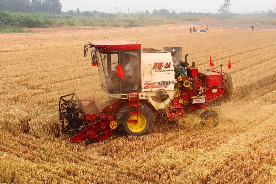 30年只做一件事:為什么越來越多農(nóng)機手認(rèn)準(zhǔn)「中聯(lián)收獲」? 30年只做一件事:為什么越來越多農(nóng)機手認(rèn)準(zhǔn)「中聯(lián)收獲」?(圖2)